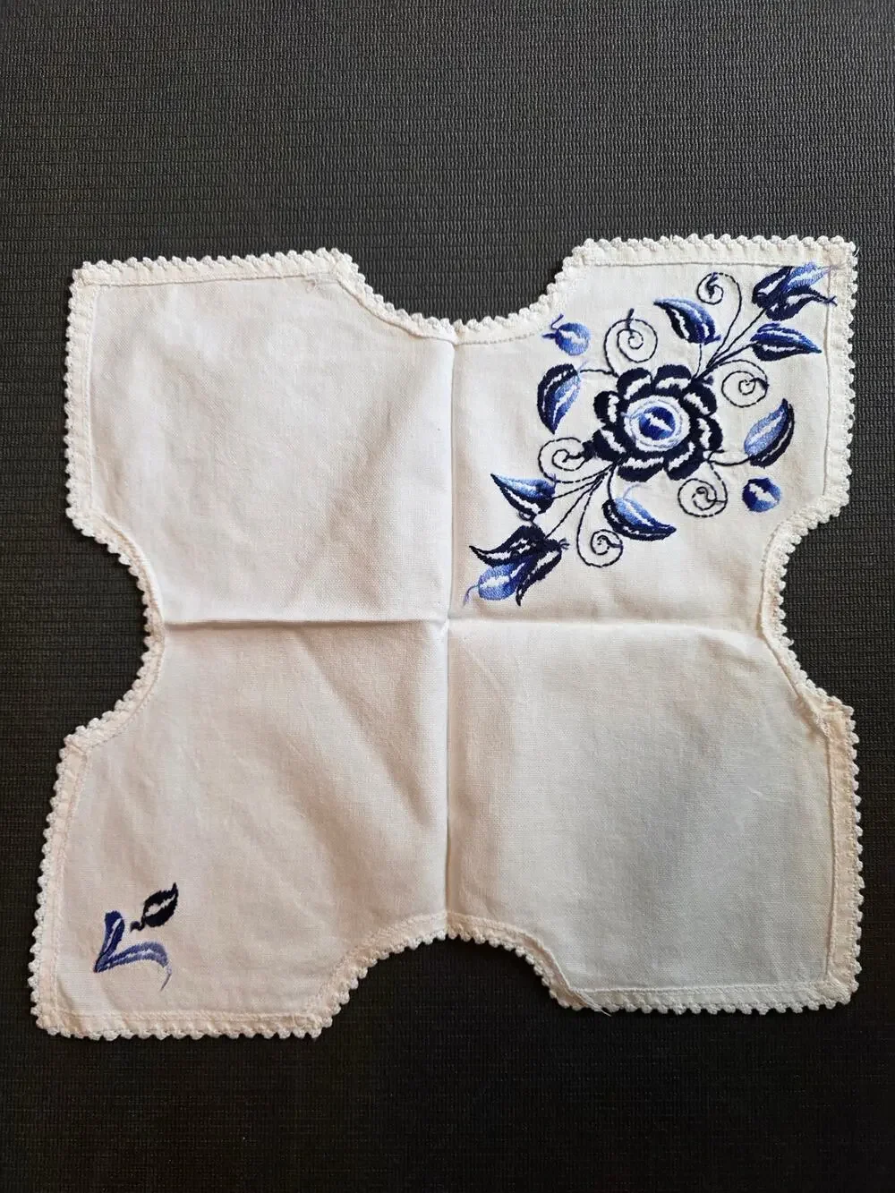 VTG Portuguese Blue Delft Like Flower Embroidered Doily Breadbasket Liner Cotton